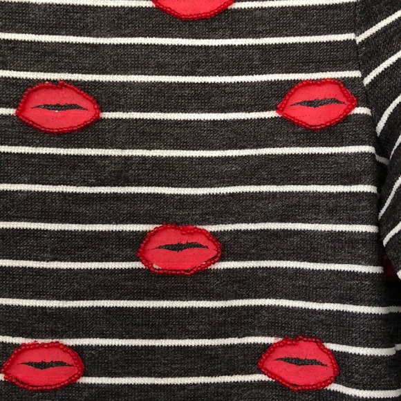 NANETTE LEPORE Grey Striped Kisses Lips Beaded Xs - Picture 5 of 5